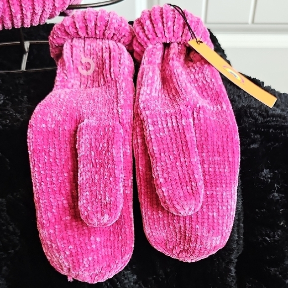 Kurt Geiger Chenile Pink Hat and Gloves Set NWT
